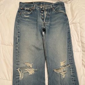 VINTAGE LEVI’S 501 distressed jeans